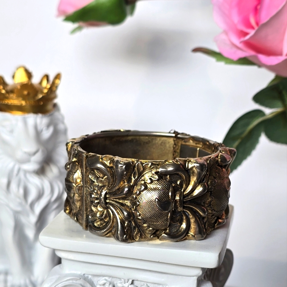 WHITING & DAVIS Co. Vintage Ornate Repousse Hinged Cuff Bracelet Silver Tone